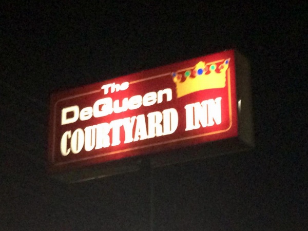 DeQueen Courtyard Inn image 1