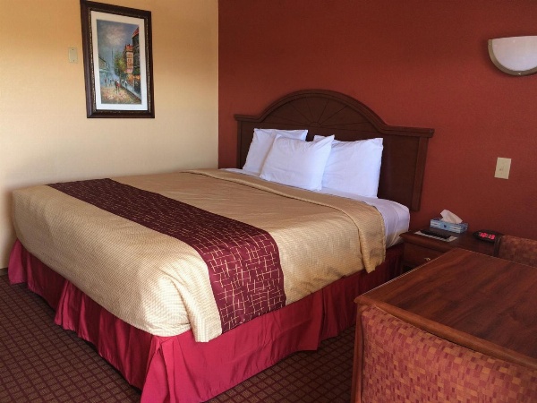 DeQueen Courtyard Inn image 6