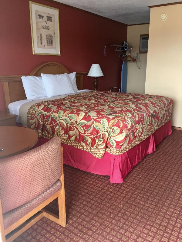 DeQueen Courtyard Inn image 7